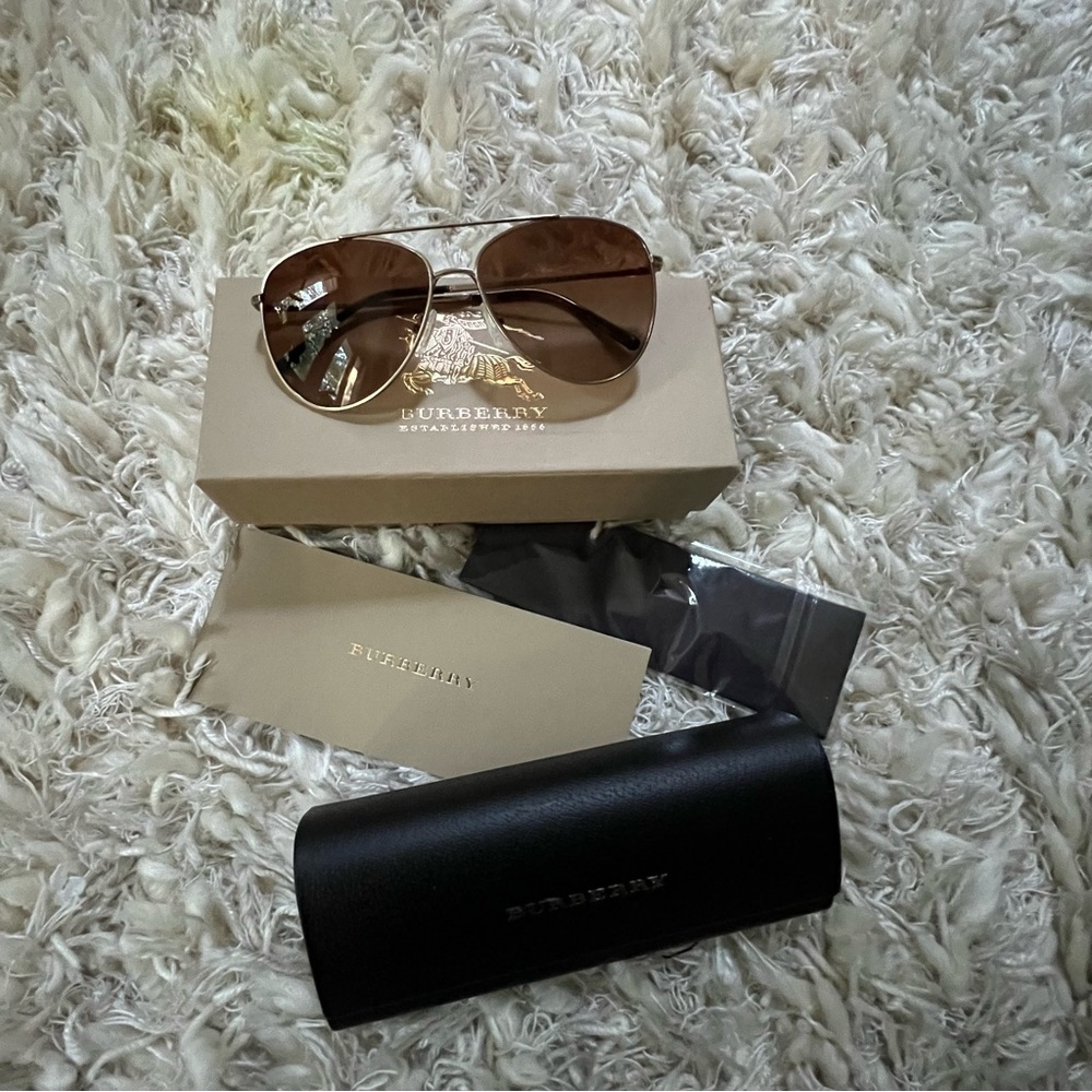 Burberry BE 4072 Aviator Sunglasses with brown gradient lenses